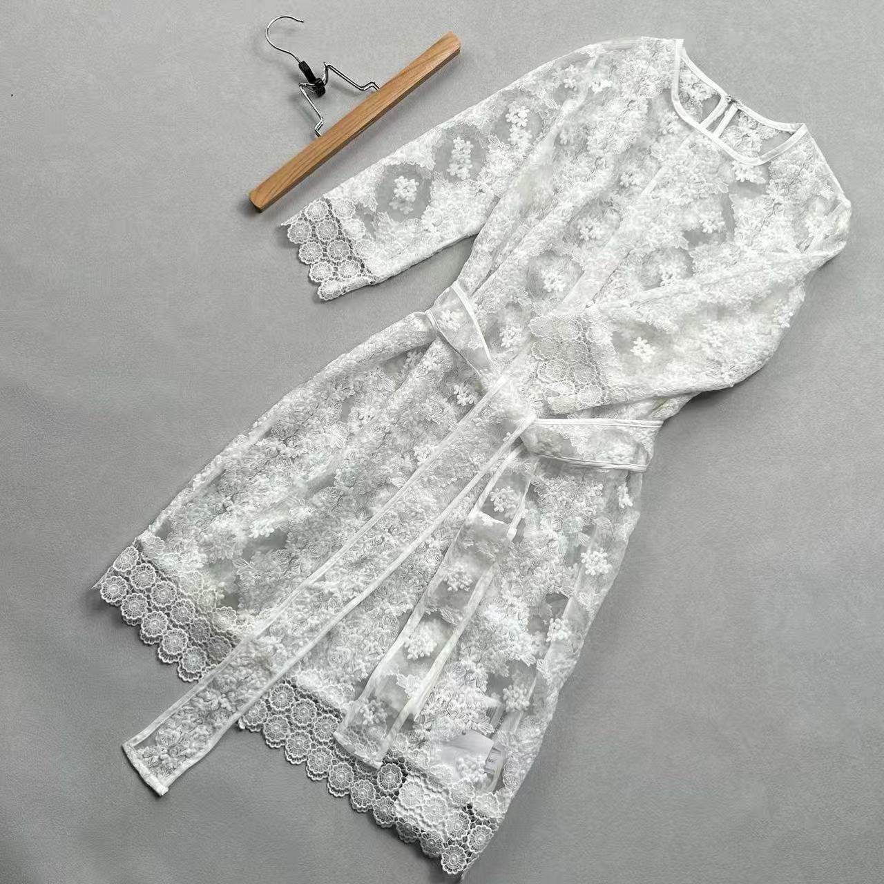 2025夏季新款女士法式小众设计感气质显瘦性感蕾丝连衣裙