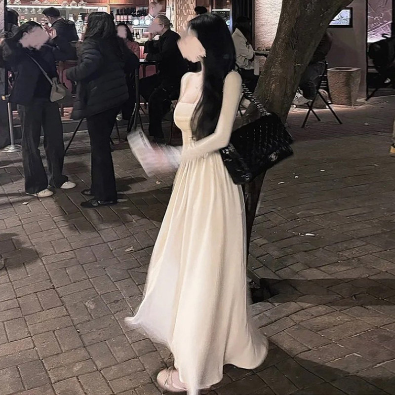 纯欲风春夏新款气质温柔性感辣妹显身材U领低胸显胸长袖连衣裙潮