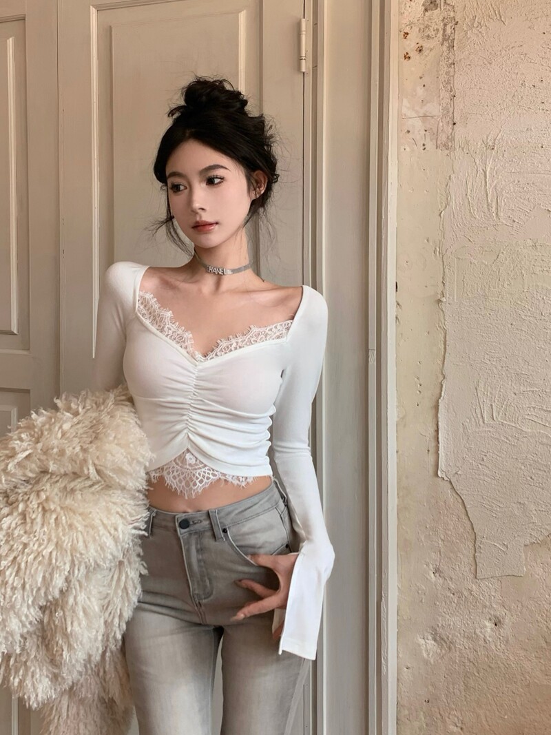 秋冬新款纯欲性感辣妹风V领蕾丝拼接喇叭袖内搭修身显瘦打底衫女