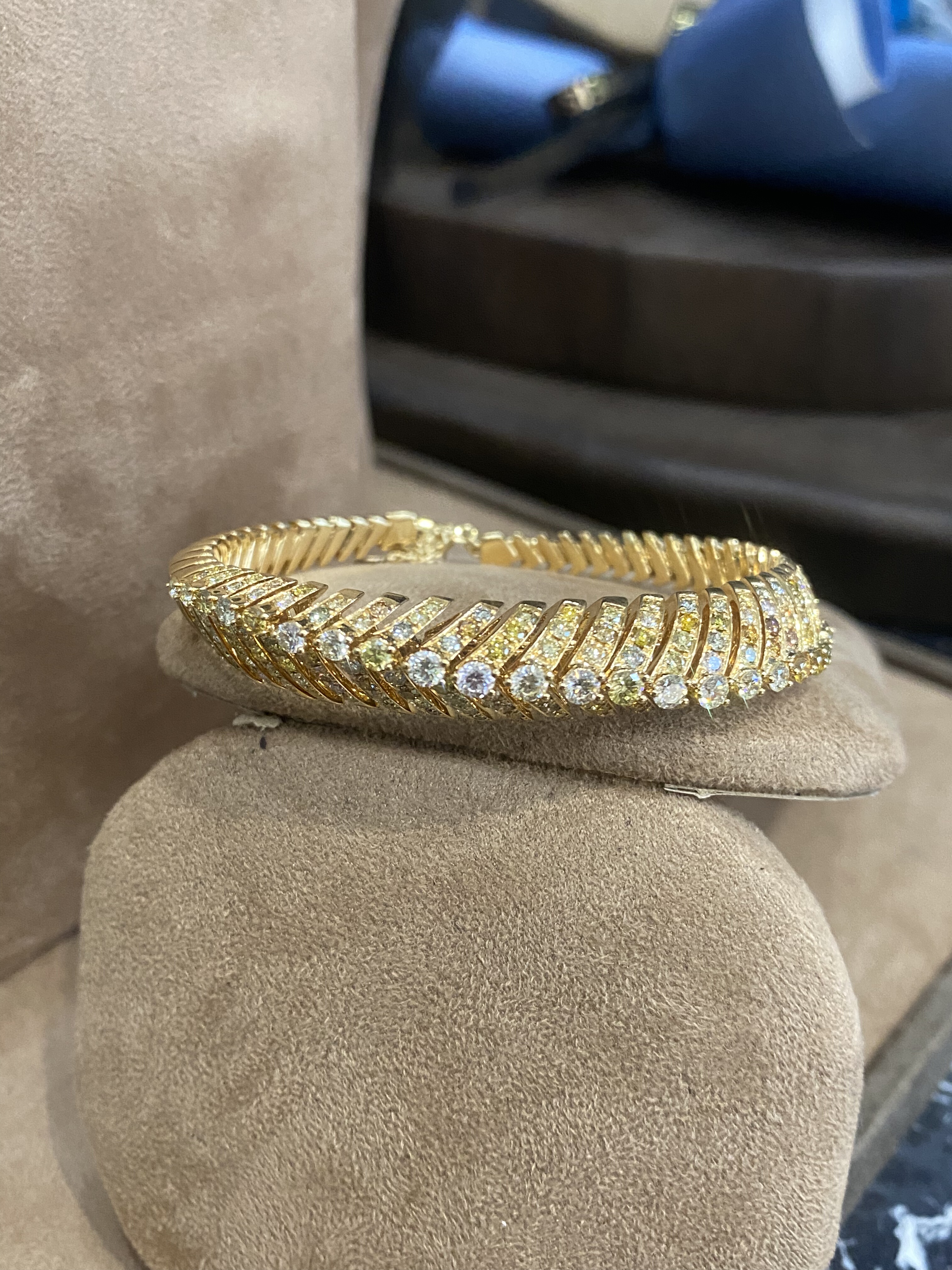 18k金天然钻石满钻满天星高端珠宝定制黄金繁花手镯