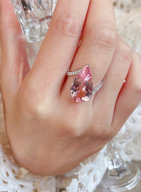 珠宝樱花粉白金克拉摩根石戒指