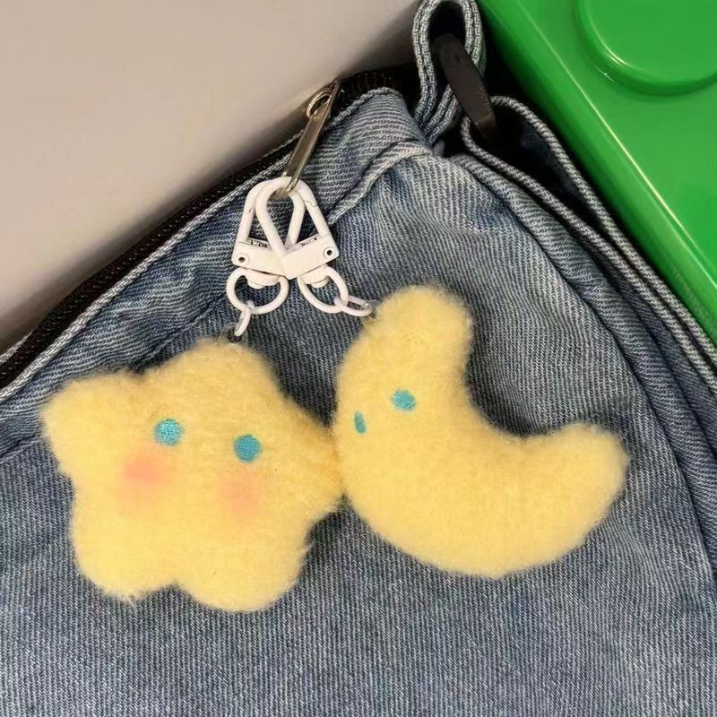小红书同款蓝眼睛星星月亮钥匙扣软萌可爱腮红毛绒创意挂件礼物