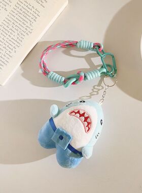 丑萌蓝色大牙鲨鱼公仔挂件毛绒包包挂件钥匙扣书包挂饰品卡通搞怪