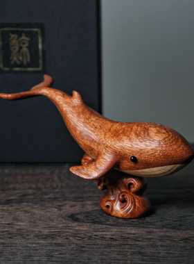 乌檀木磁吸白风木雕刻鲸鱼摆件