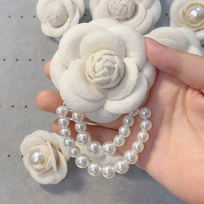 小香风珍珠山茶花胸针高级