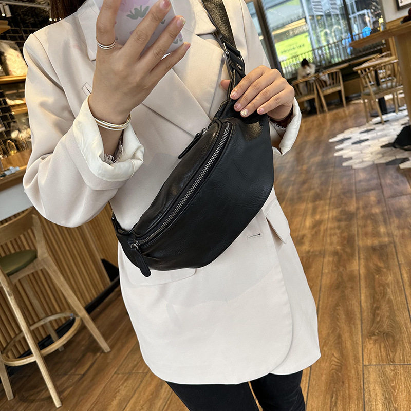 休闲中性胸包男女情侣款腰包2025简约日韩风格街拍潮流斜挎饺子