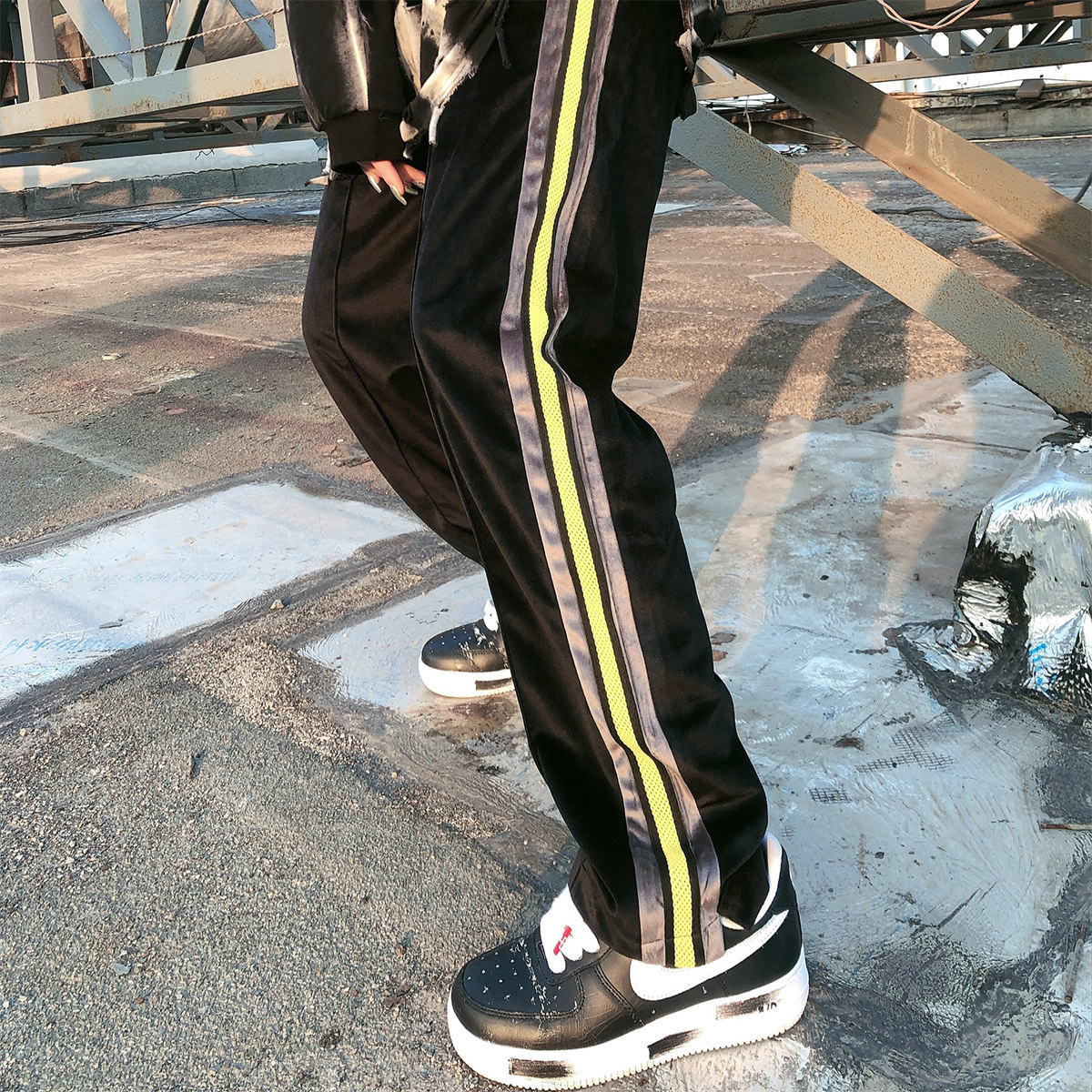 【新因素官方店】国潮条纹拼接丝绒裤秋冬运动休闲直筒长裤男潮牌在类目 男装, 休闲裤中 - 来自Buy2taobao.com提供专业的淘宝代购服务