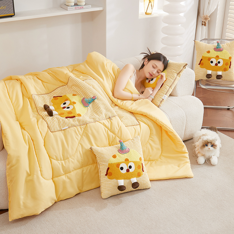 水洗磨毛 卡通抱枕被子两用二合一午睡毯子车载靠枕车用枕头被
