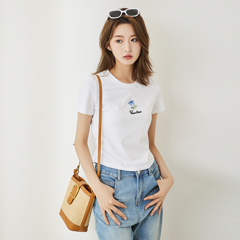 鲁思蒂白色圆领纯棉时尚短袖上衣