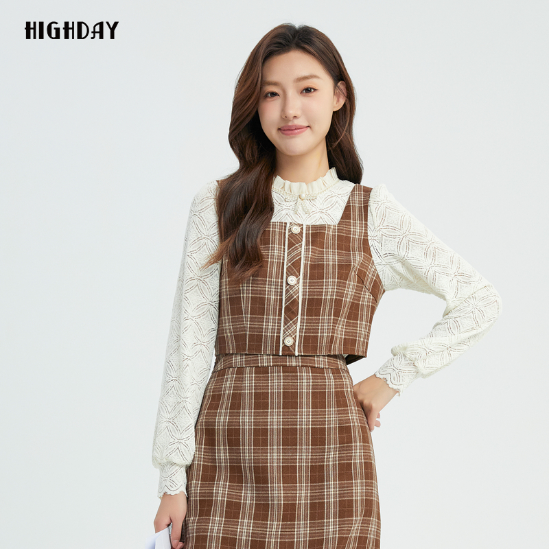 highday轩日2024商场同款短款无袖上衣女复古格纹纽扣装饰背心ins