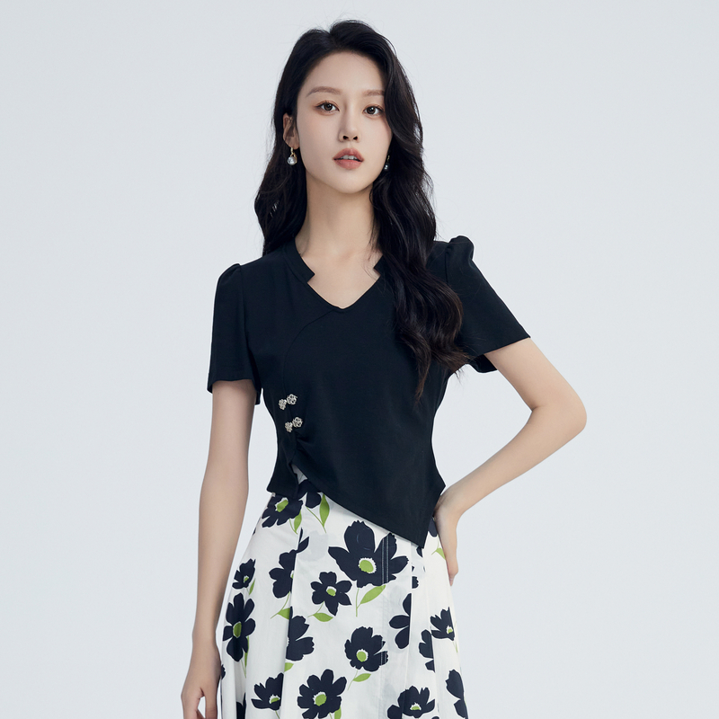 鲁思蒂新中式黑色短袖t恤女2025新款夏季时尚设计感国风短款上衣