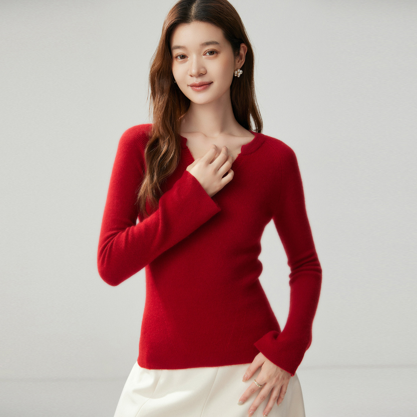 极简风山羊绒V领显瘦保暖毛衣女
