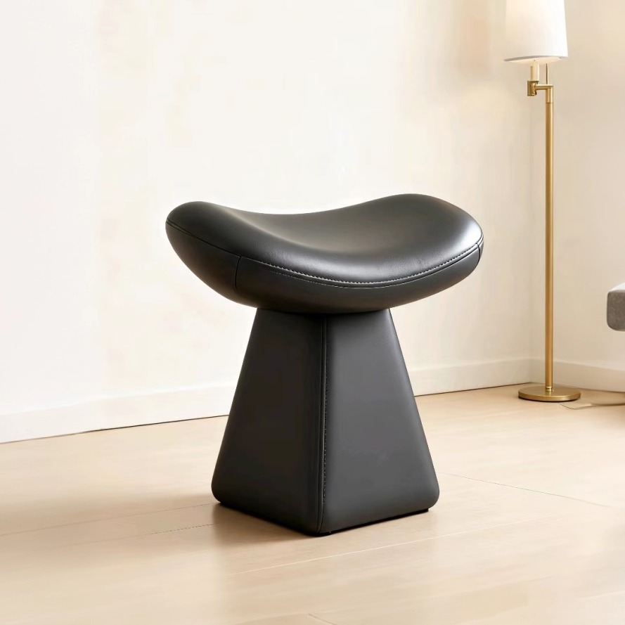 主卧轻奢高级感实木梳妆凳