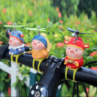 可爱财神小猪自行车载竹蜻蜓摆件电瓶车电动摩托装 饰礼品送女朋友