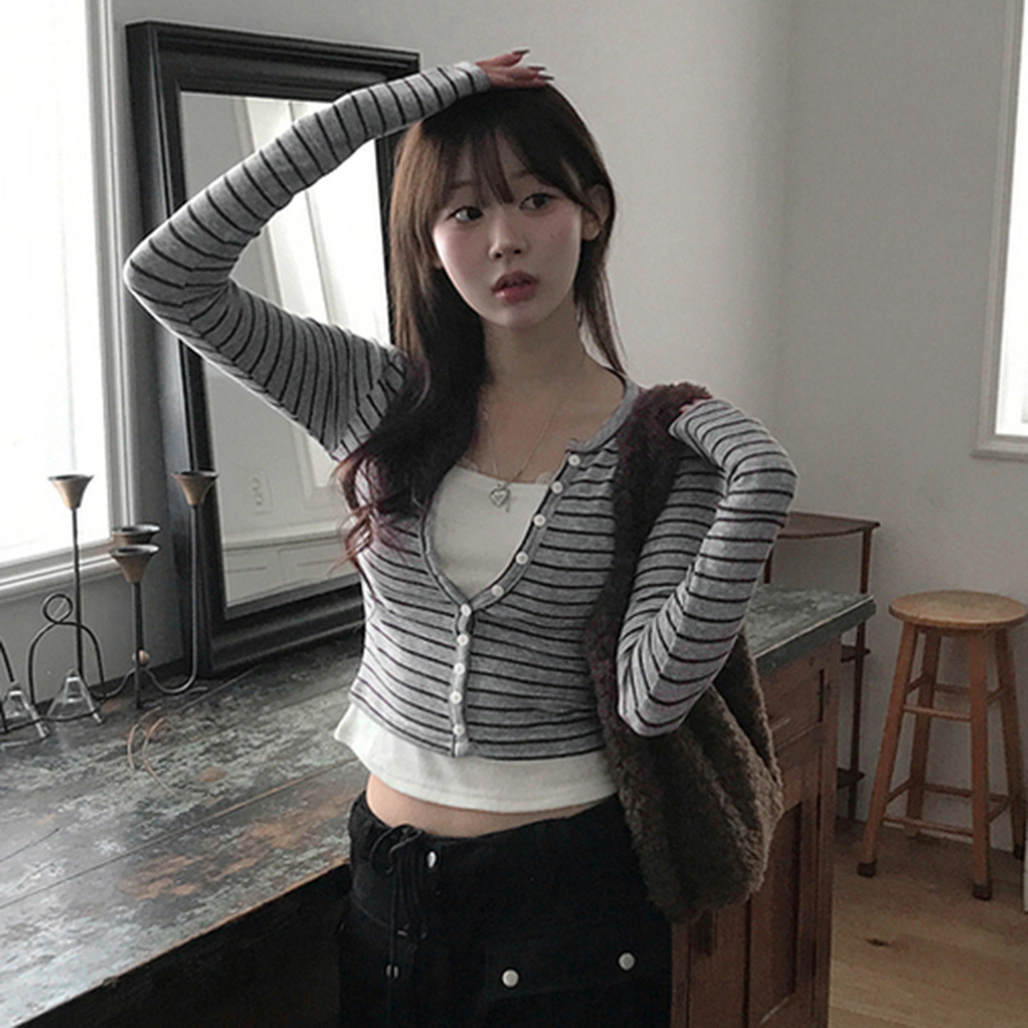 春季辣妹风拼色条纹长袖T恤女装V字领排扣假两件修身显瘦短款上衣