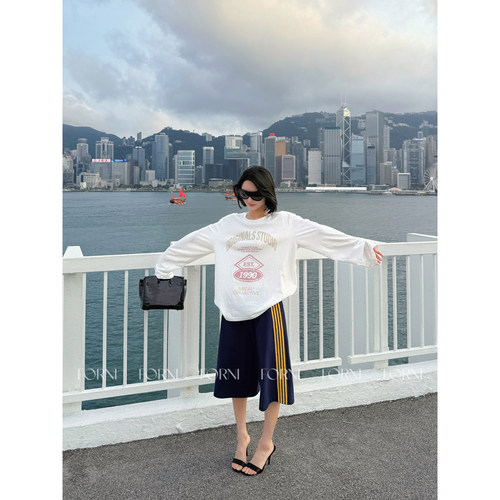 复古美式运动风撞色条纹拼接中裤