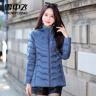 雪中飞2025秋冬季新款轻薄羽绒服女中长款爆款时尚保暖妈妈外套潮