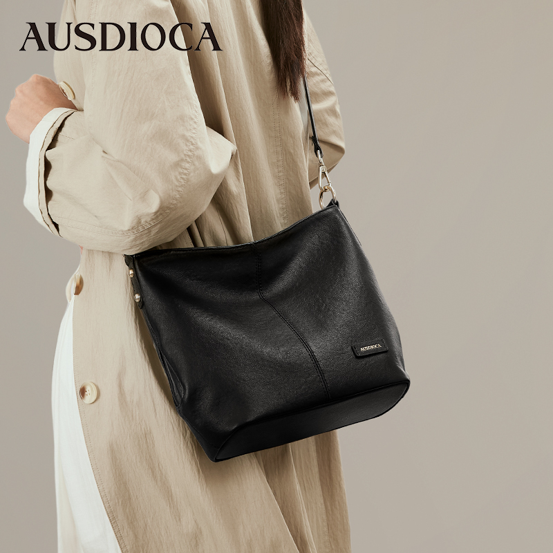 真皮水桶包女2025新款时尚大容量