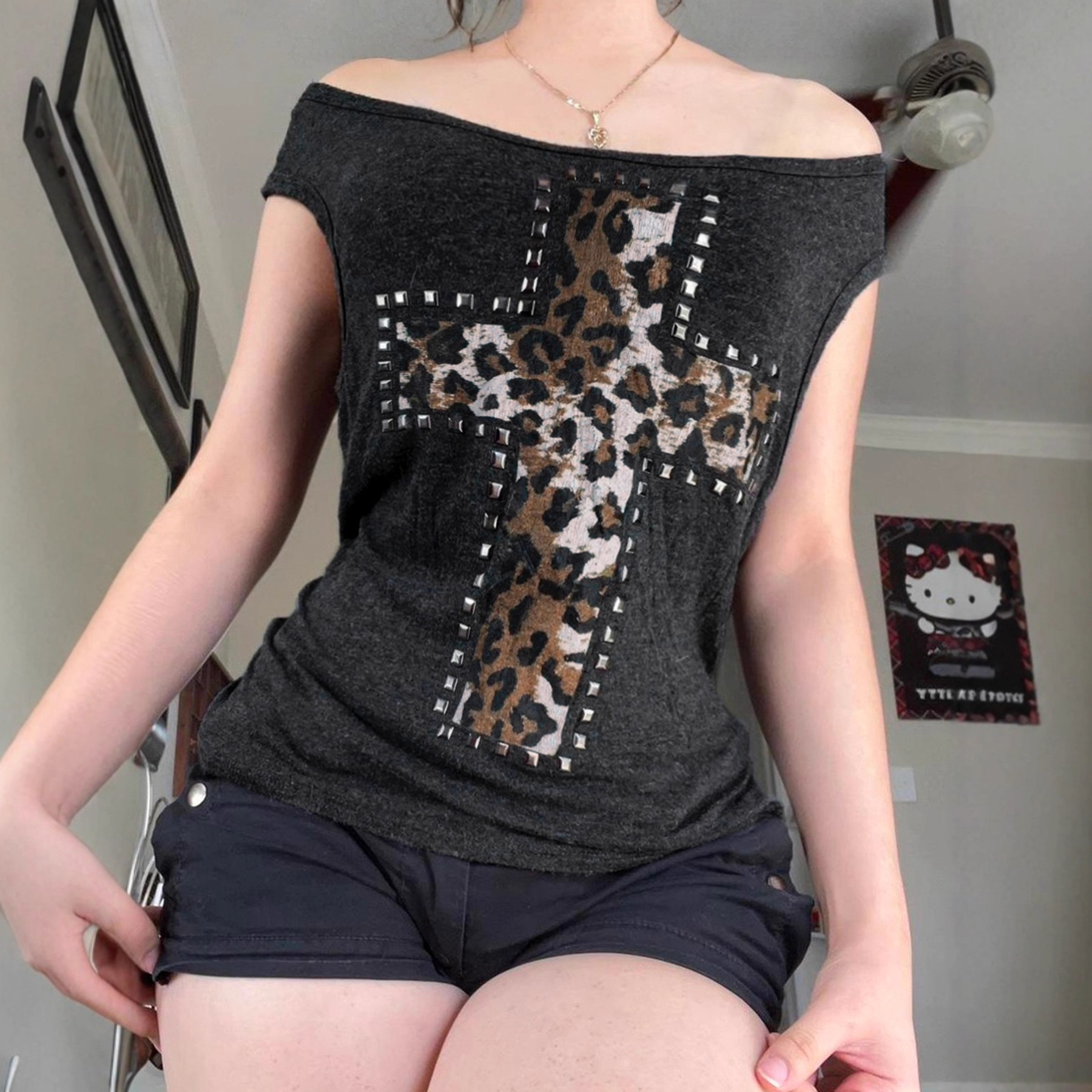 亚文化复古性感辣妹十字架豹纹印花撞色修身一字肩短袖T恤上衣新