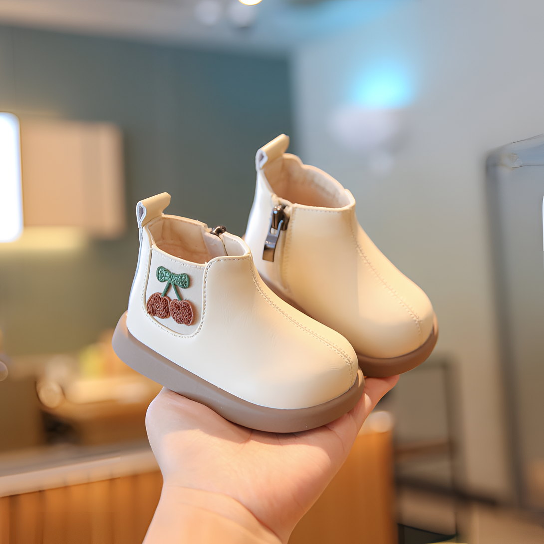 小步点女童短靴秋冬季新款女宝宝靴子软底马丁靴儿童鞋子洋气皮靴