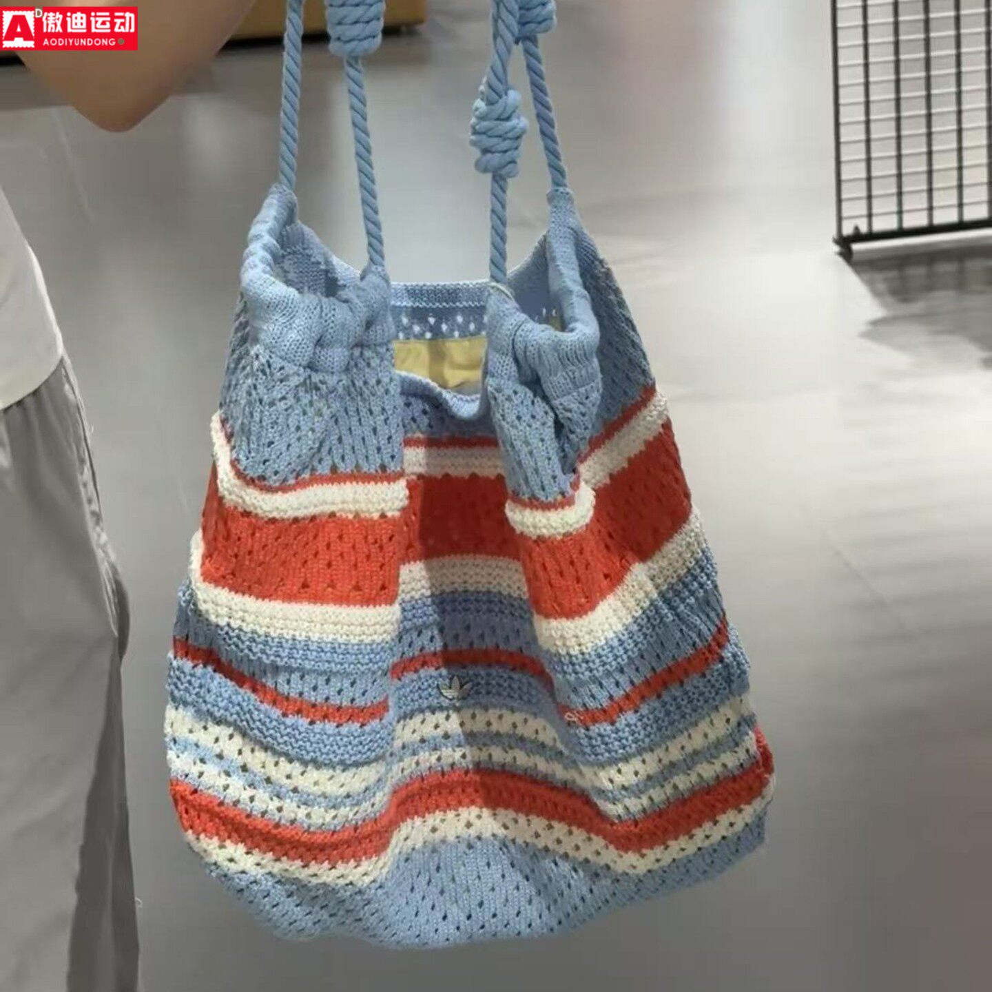 adidas三叶草女子2026款旅游度假风针织斜挎包托特包单肩包KX9590