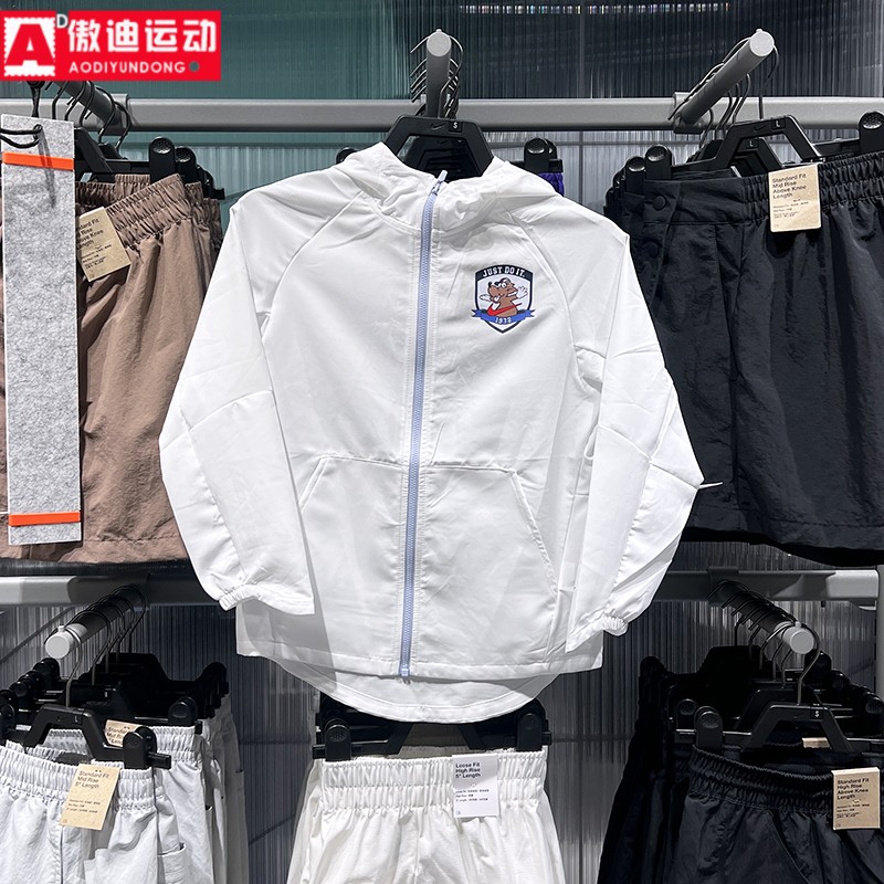 耐克大童2025秋新款户外运动梭织透气卡通图案夹克外套II0478-100