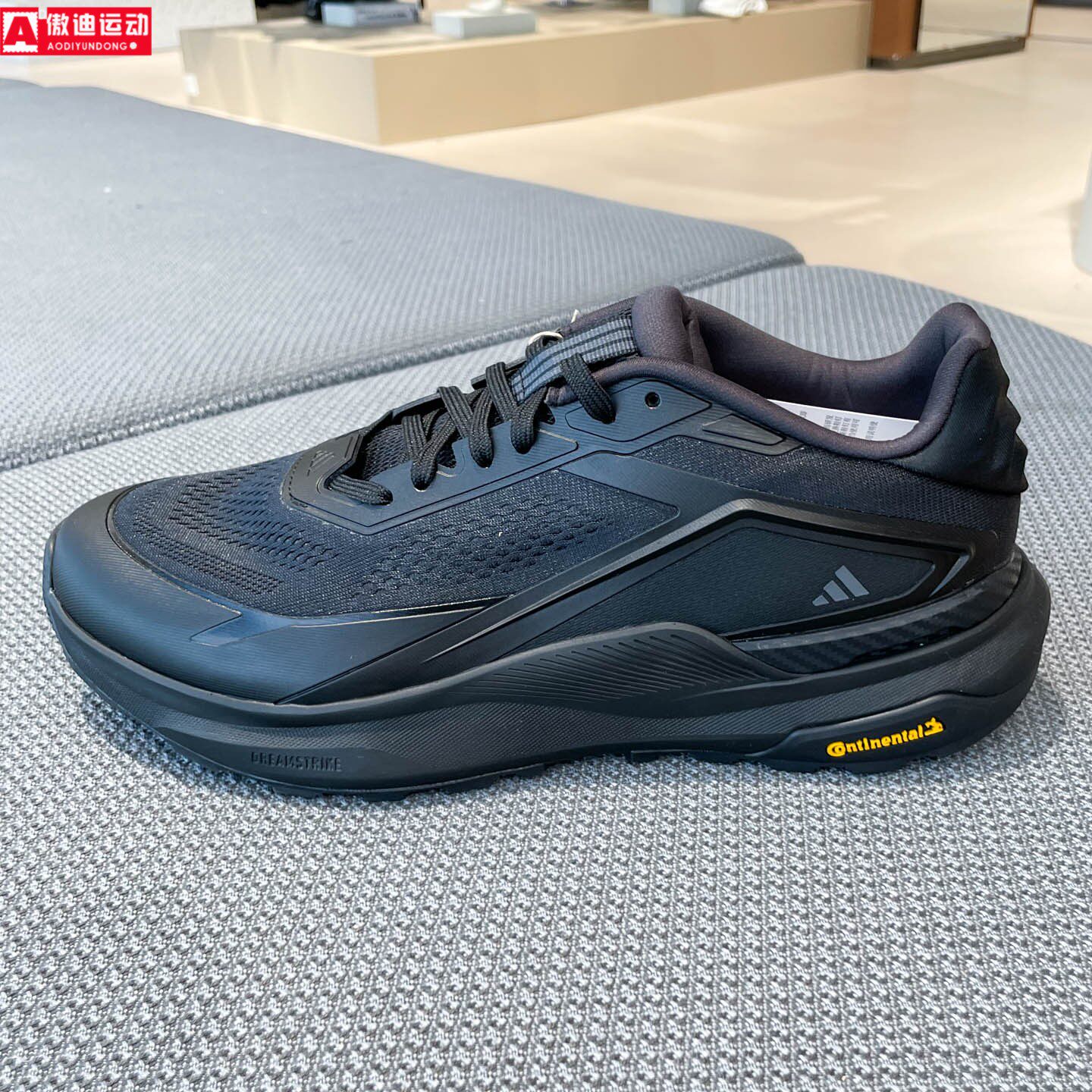 adidas阿迪达斯男子2026秋缓震舒适透气轻云系列运动跑步鞋KZ7068