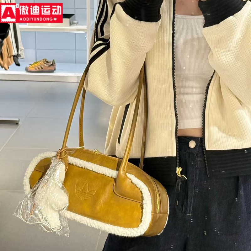 阿迪达斯Adidas三叶草女子冬新款户外休闲腋下手提包单肩包KT0859