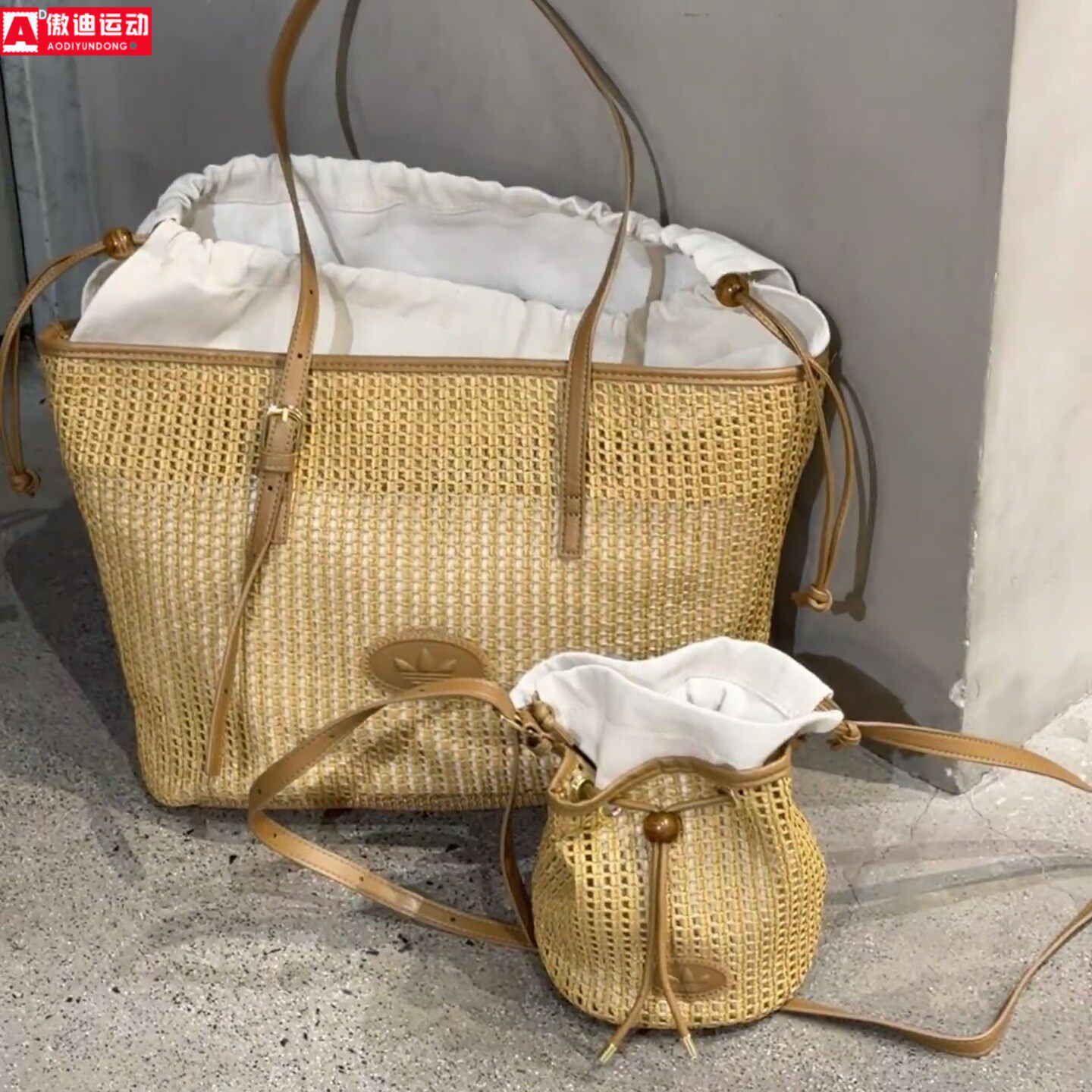 Adidas三叶草女子单肩包