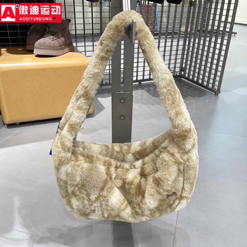 阿迪达斯三叶草女子2025冬款时尚毛绒小巧便捷休闲挎包拎包JY2625