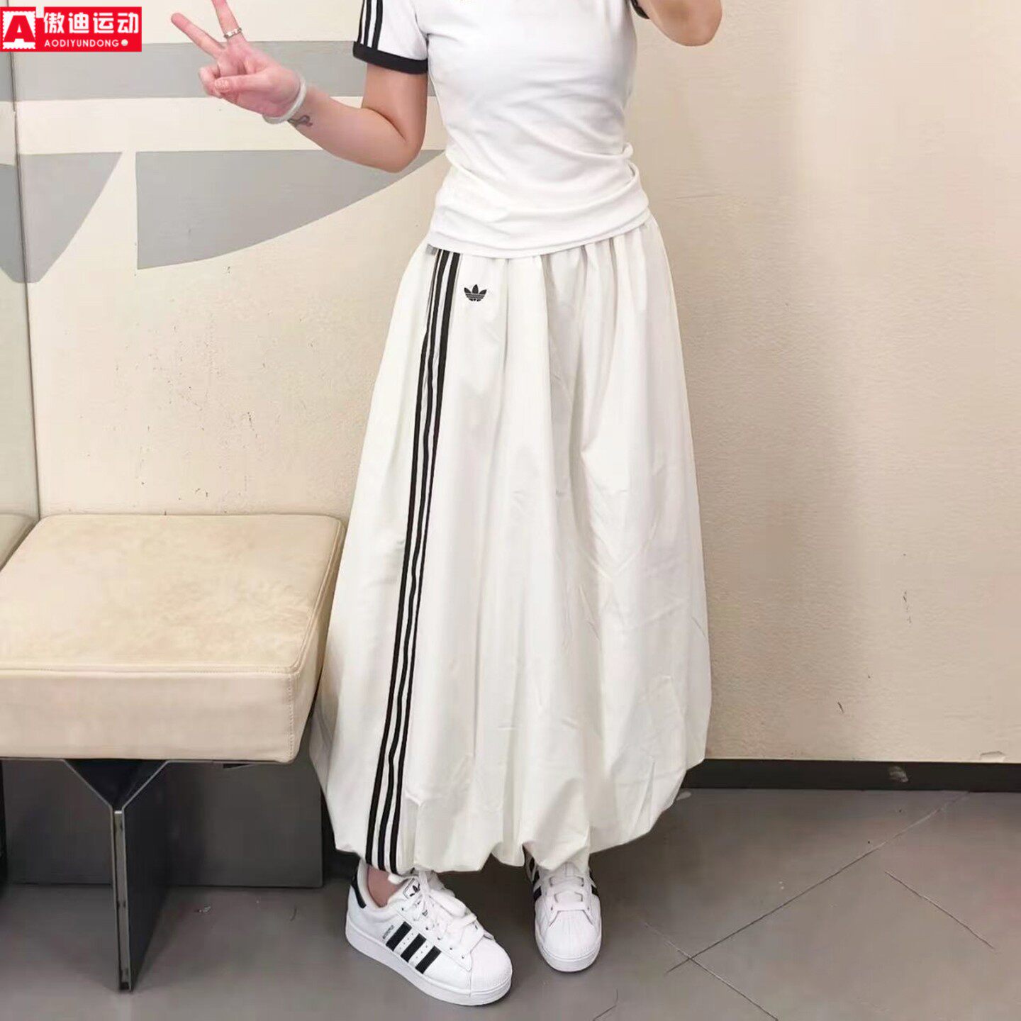 Adidas阿迪达斯三叶草女裙子2026新款蓬松半身裙休闲花苞裙KE3441