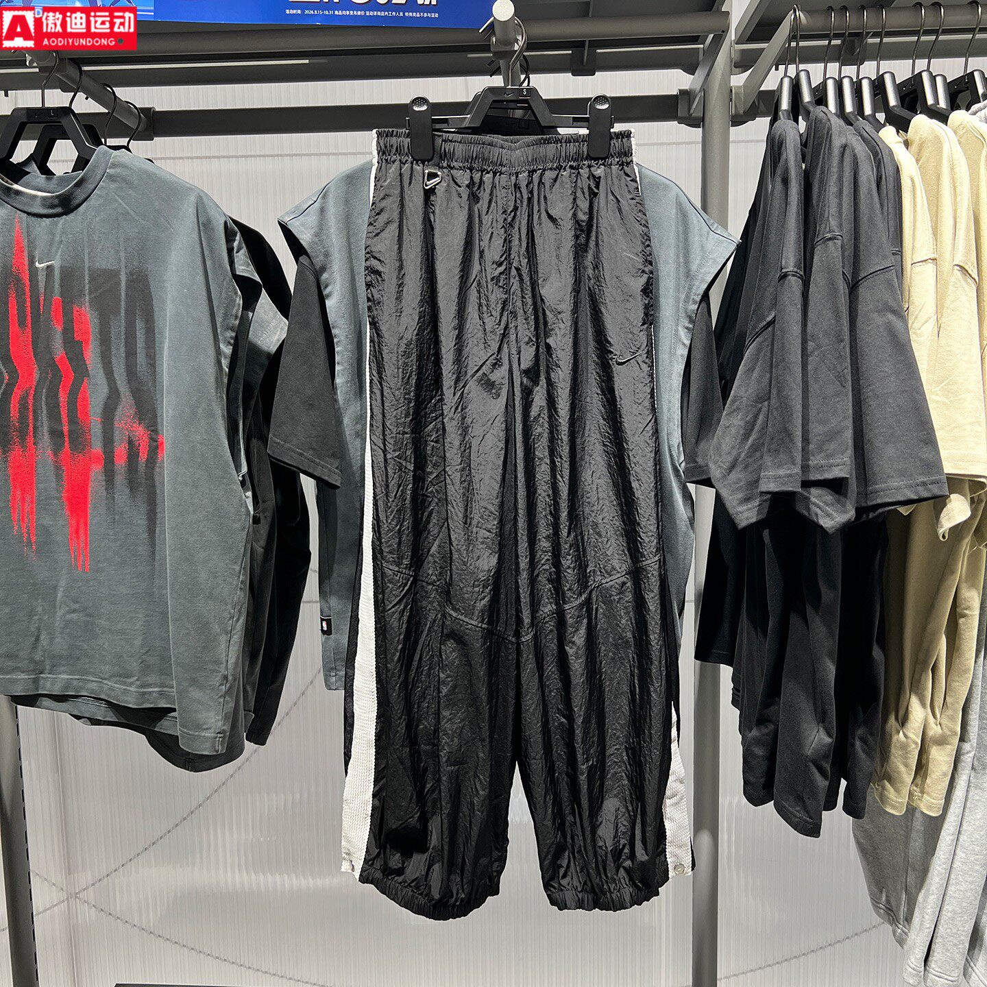 耐克女装2026秋款Sportswear简约梭织拒水高腰灯笼长裤IM8168-010