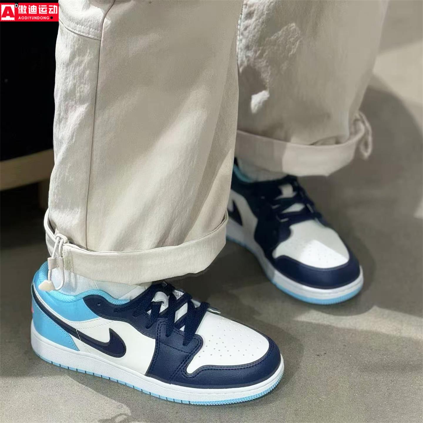 耐克大童女鞋2025冬季新款AIR JORDAN 1蓝白休闲运动鞋553560-149