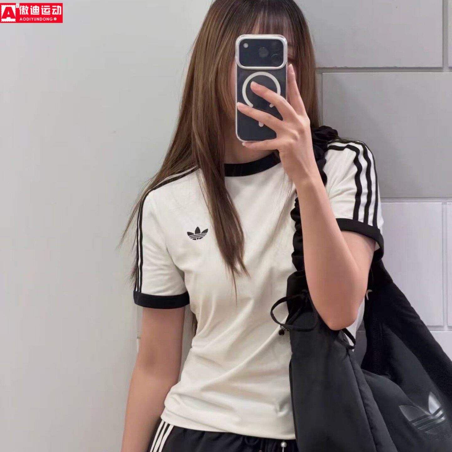 阿迪达斯三叶草男女款短袖图片