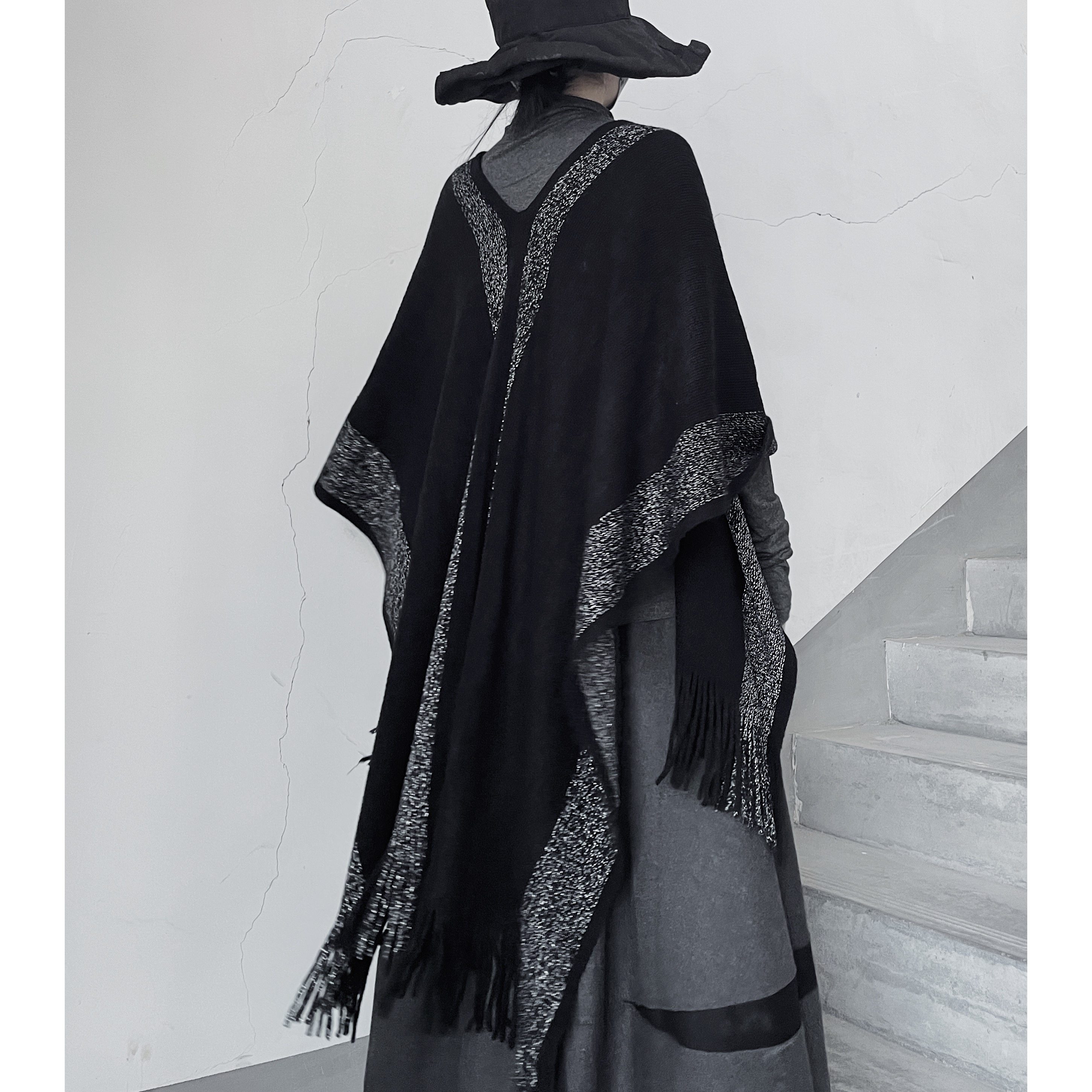 秋冬暗黑风拼色流苏披肩