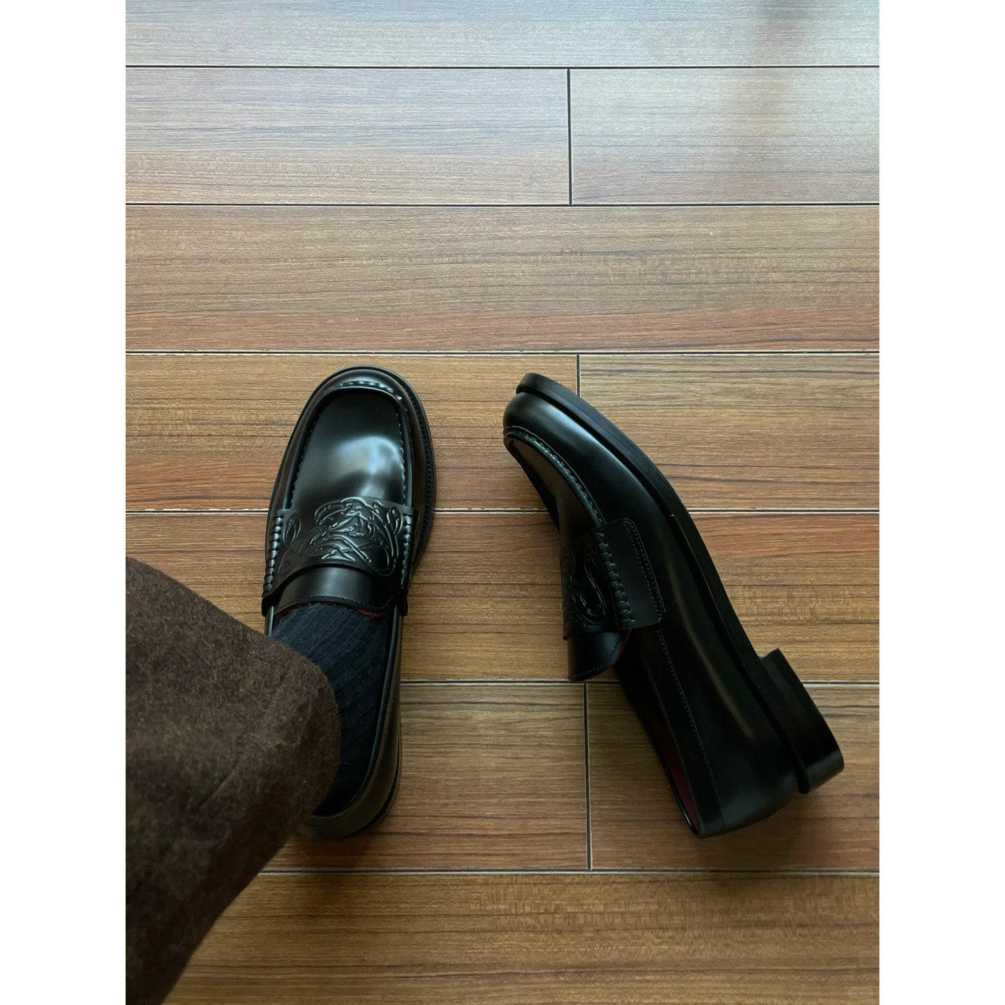 速发潮牌雕花男老钱风吸血鬼鞋女亮面黑风商务休闲