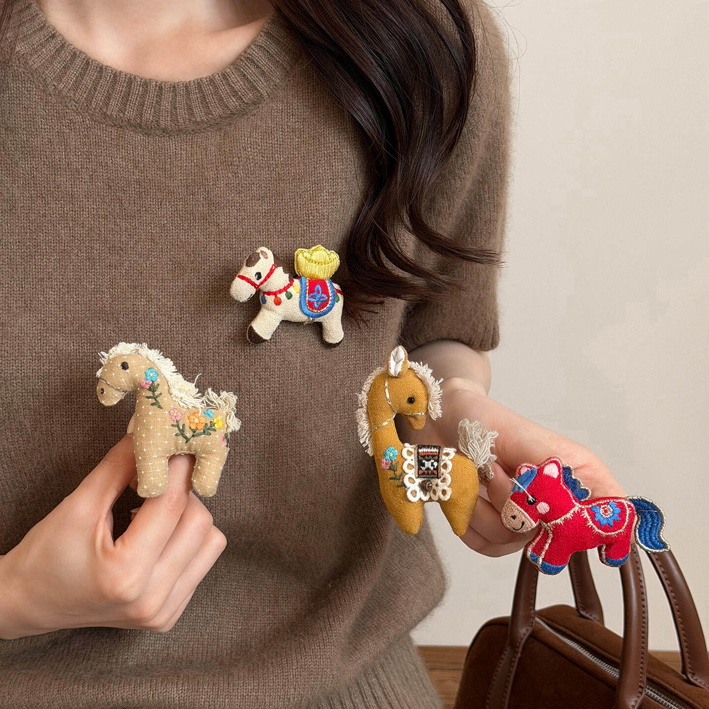 本命马年可爱布艺红色小马胸针女新年配衣服围巾装饰别针胸花配饰,饰品/流行首饰/时尚饰品新,胸针,淘宝优惠券,粉丝福利购,淘宝优惠卷