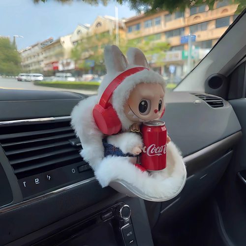 适用拉布布安全座椅labubu泡泡玛特摆件出风口毛绒娃娃车载座椅