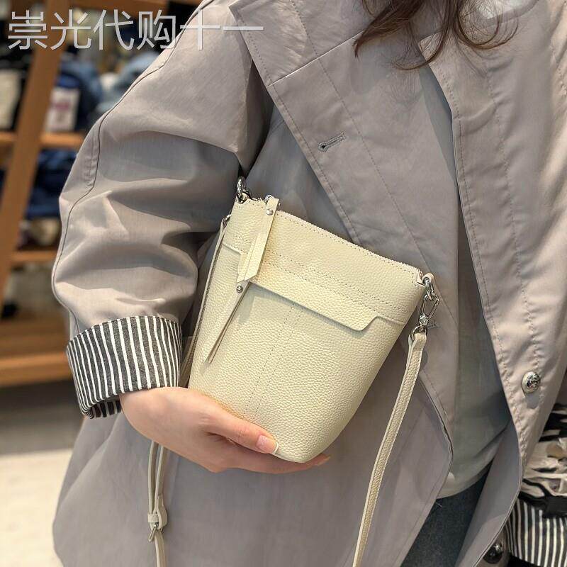 法国正品MK Jessie真皮包包女手机包2026新款轻便水桶单肩斜挎包