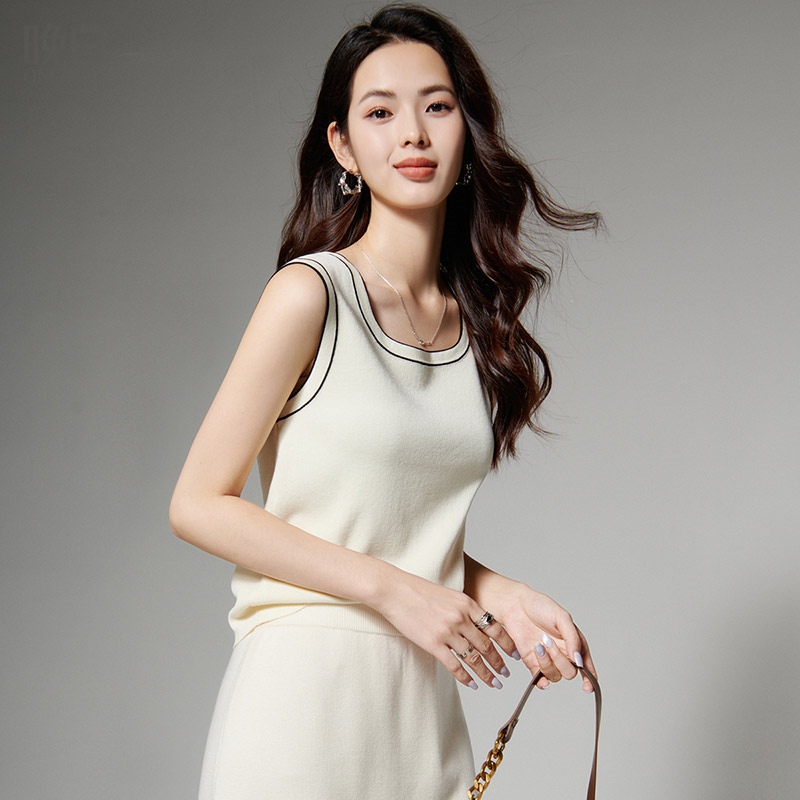 晚白高弹亲肤修身针织背心