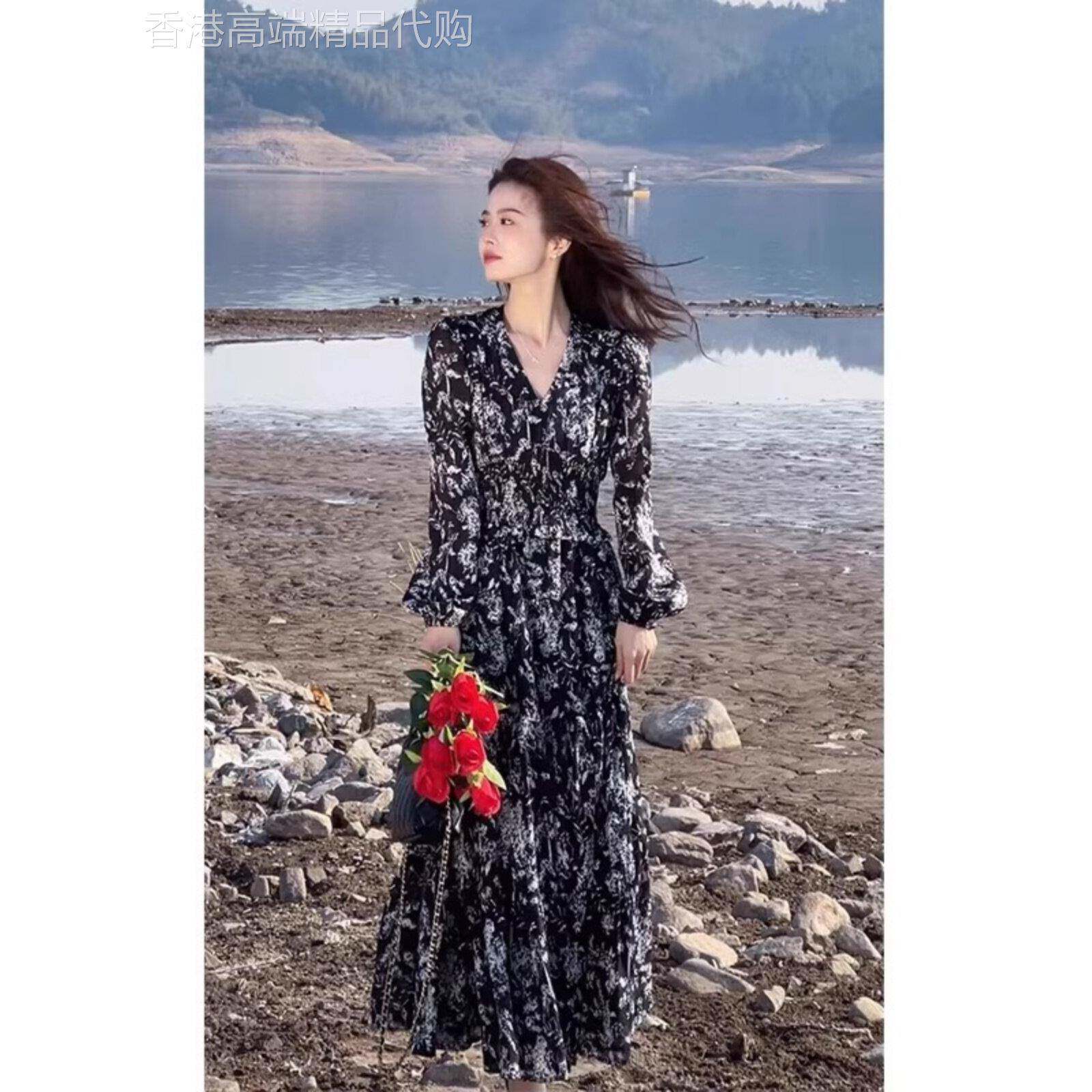 欧洲秋季女性2025新款法式短裙黑腰修身长袖碎花裙