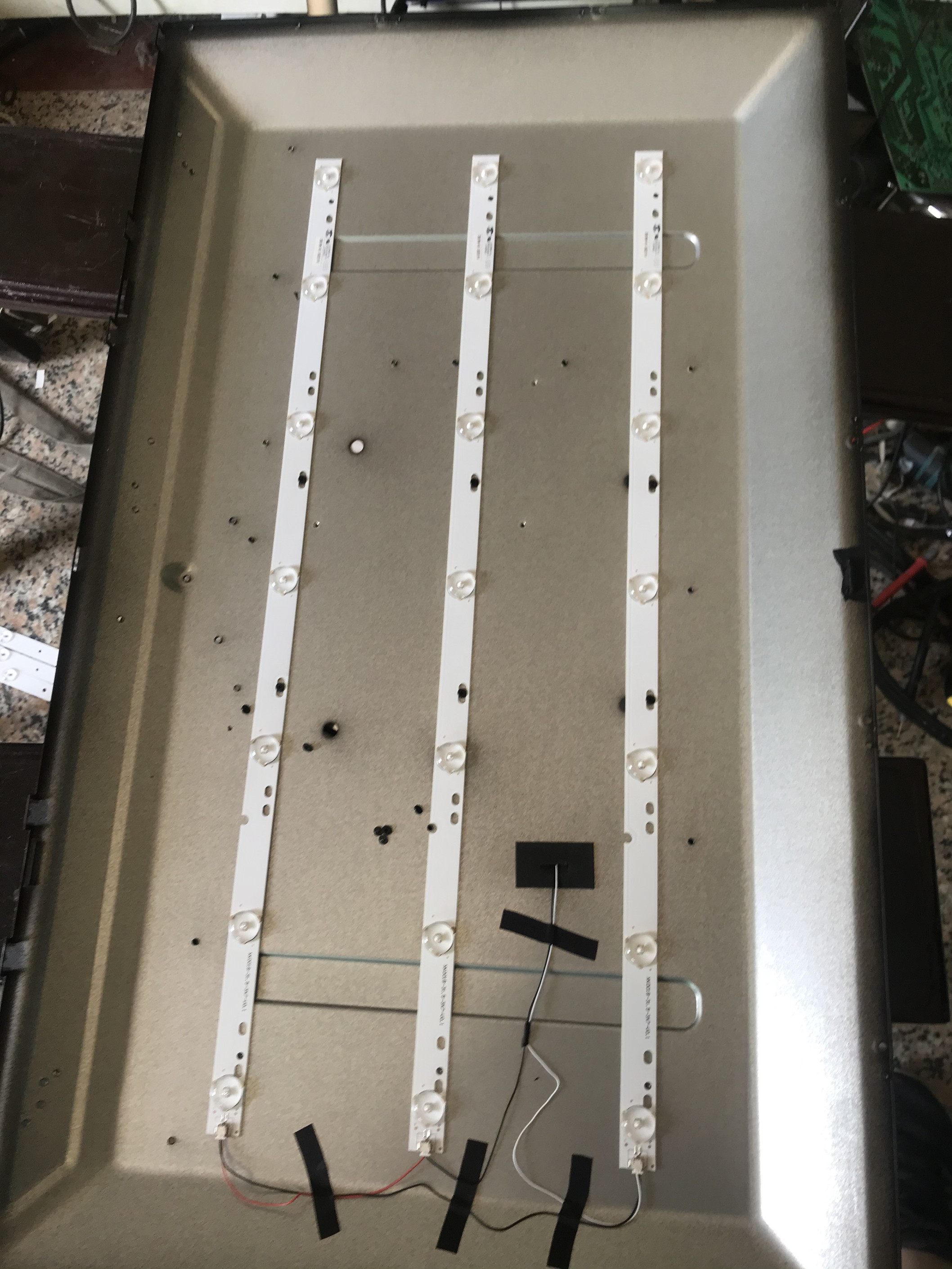 适用新科TV-3206A灯条TV-3206S灯条 7灯三条XK001B-Z315-3X7