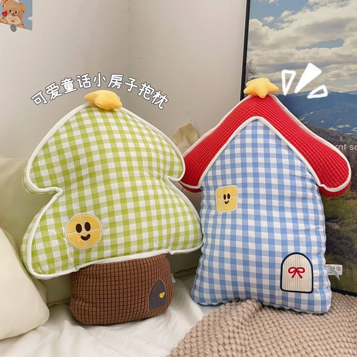 治愈系毛绒玩具童话小屋格子抱枕娃娃午睡枕床头靠垫腰靠2026新款