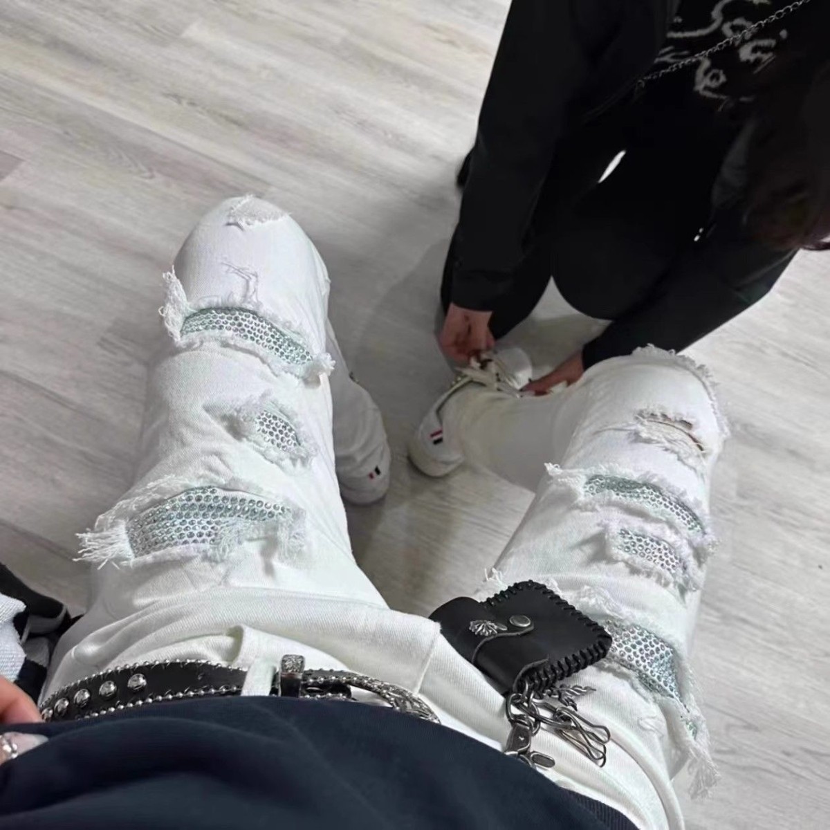 潮牌轻奢破洞烫钻水洗男女牛仔裤修身小直筒磨破刮烂