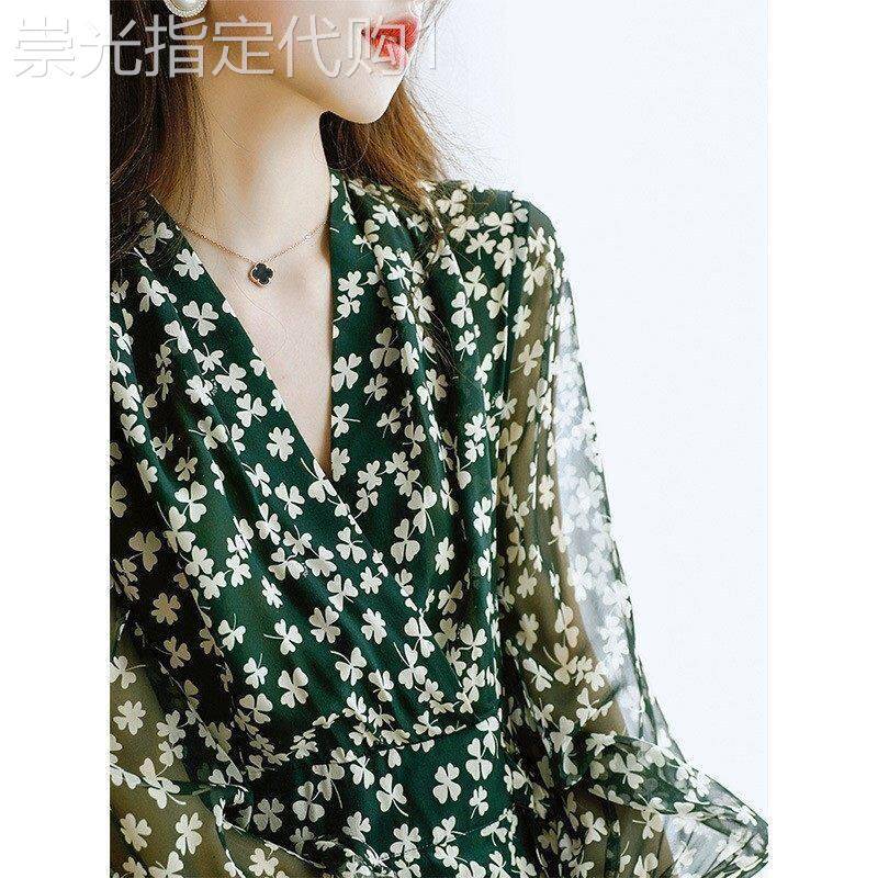 法式雪纺碎花洋装女2025夏新款高端时尚V领修身清新荷叶边裙子