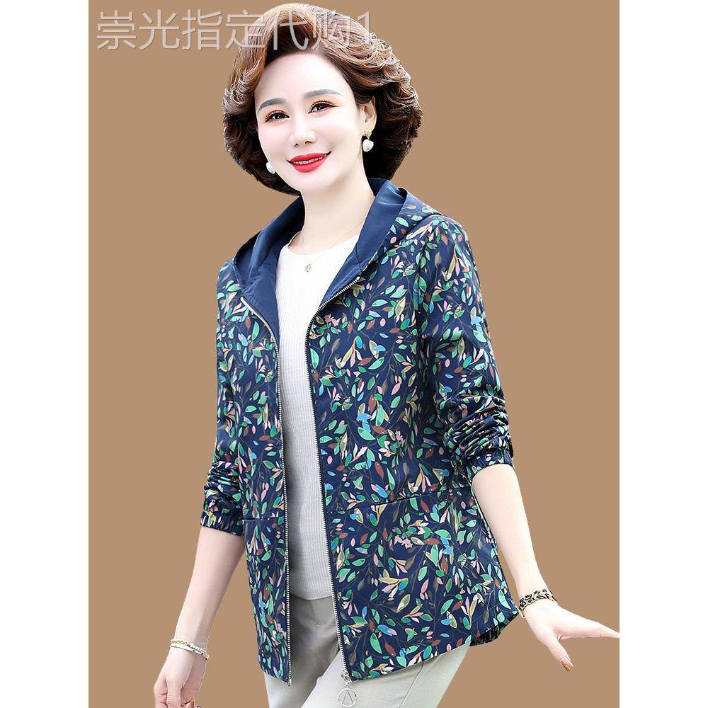 中老年人夹克外套女装春秋季薄款宽松休闲短款风衣潮流妈妈装上衣