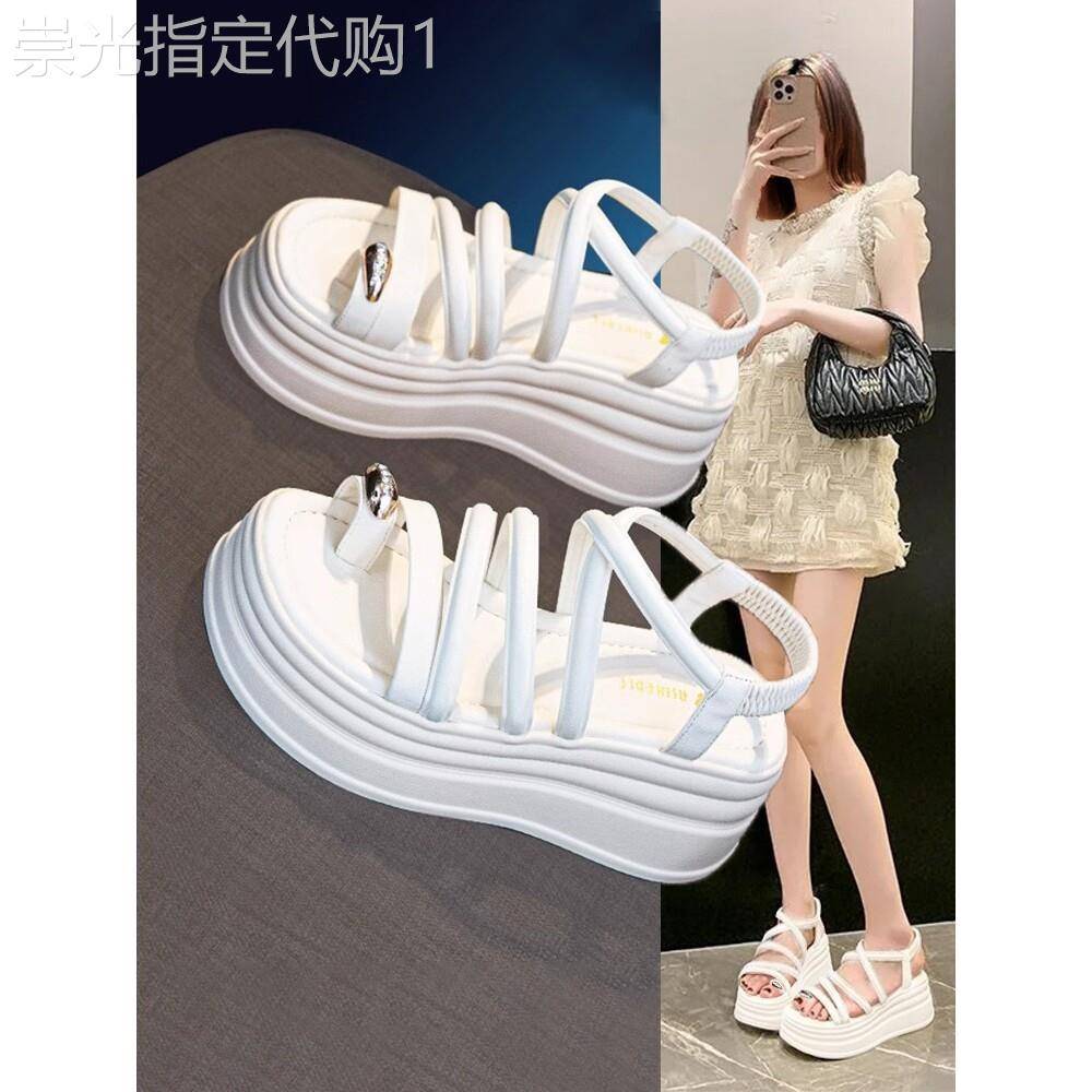香港厚底软底罗马凉鞋女2026夏季新款百搭夹趾运动坡跟松糕沙滩鞋