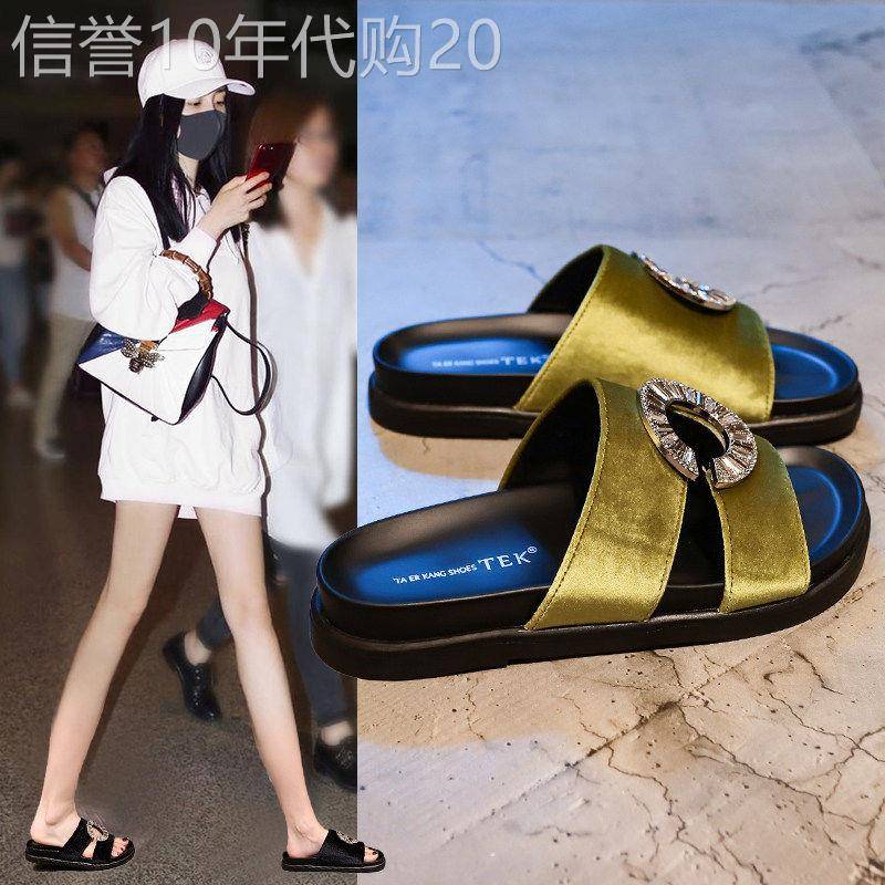 香港真皮绿色厚底凉拖鞋女夏外穿2026新款金属扣水钻沙滩一字拖鞋