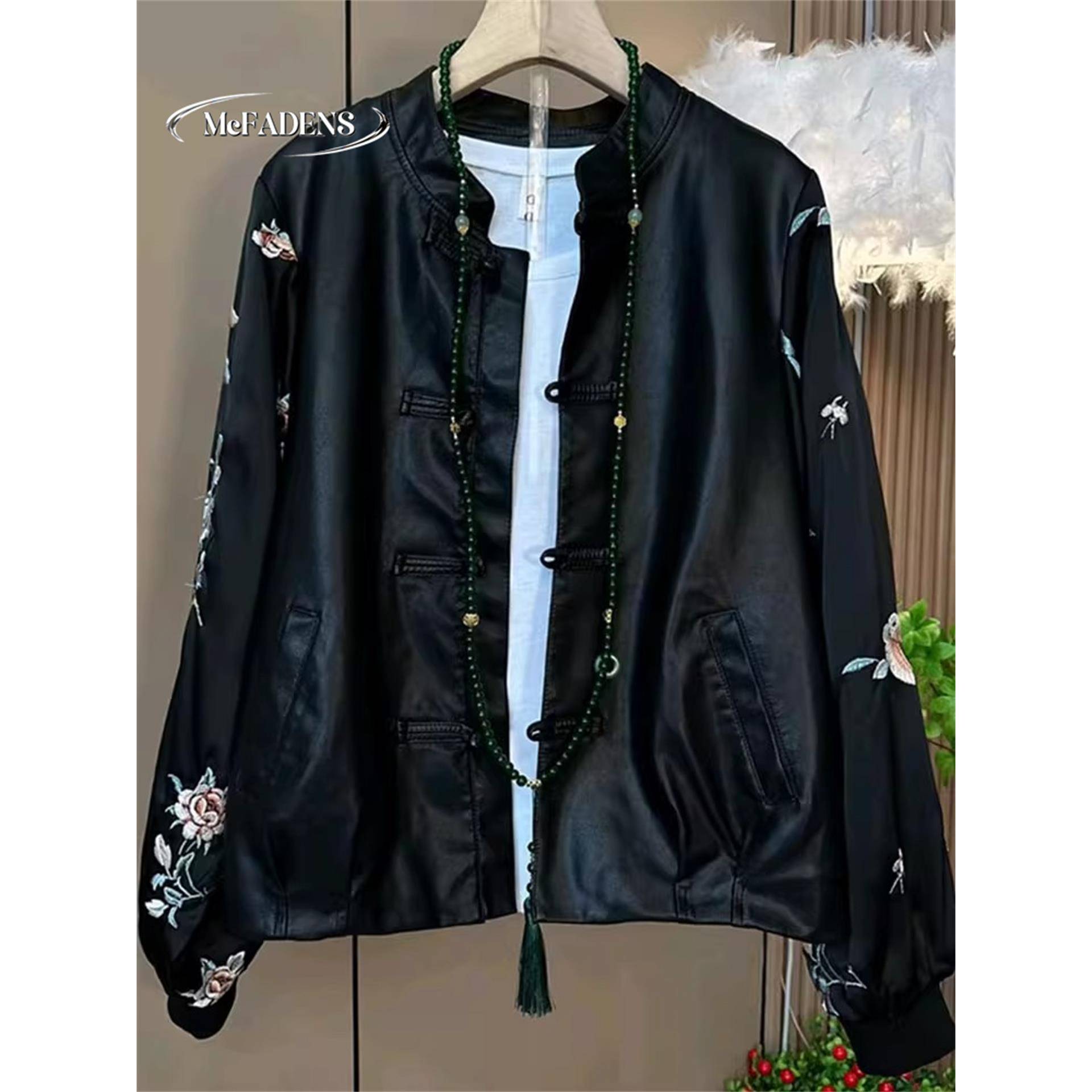 香港胖妹妹秋季新款大码女装时尚港风覆古水洗皮上衣拼接刺绣外套