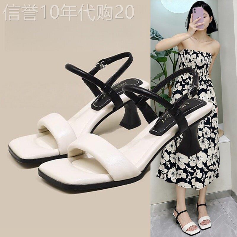 香港真皮白色粗跟凉鞋女夏季外穿2026新款软底露趾方头罗马高跟鞋